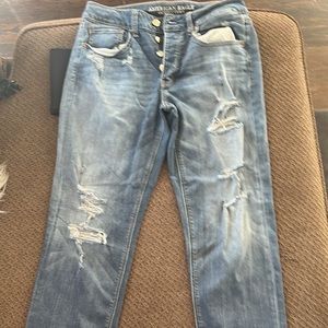 Size 6 American Eagle Tomgirl ripped jeans